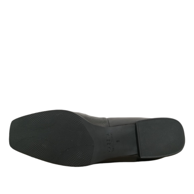 zwart lak Hassia pump platte hak 300847 bij Krisman&Westeneng